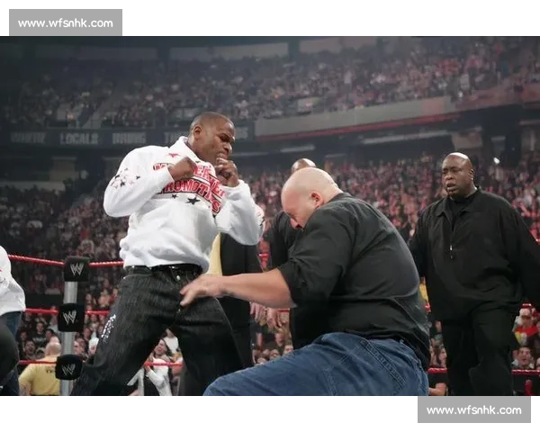 萨摩亚乔对决大秀哥硬碰硬擂台恩怨全面升级之战力量与尊严巅峰较量